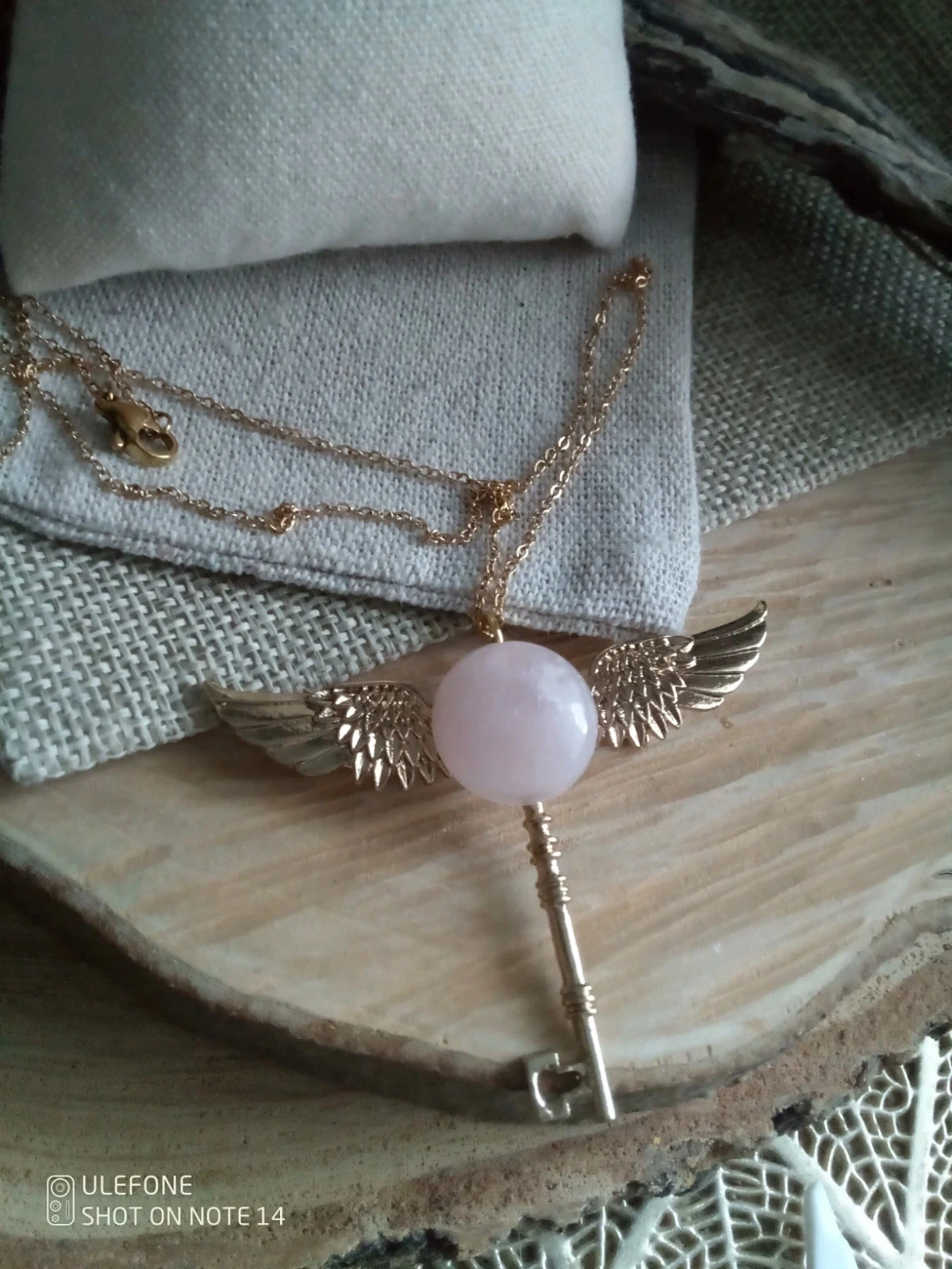 Winged key necklace golden rose quartz stone 🩷. – photo 3
